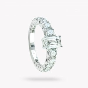 anillo de oro blanco con diamantes en Luque Joyeros